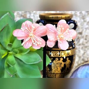 Vintage 1989 Avon Fabric Blossom Pierced Earrings PEACH New in Box